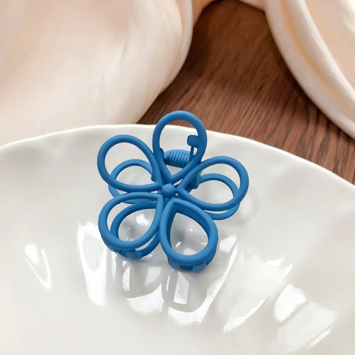 Metal tight flower hair claws