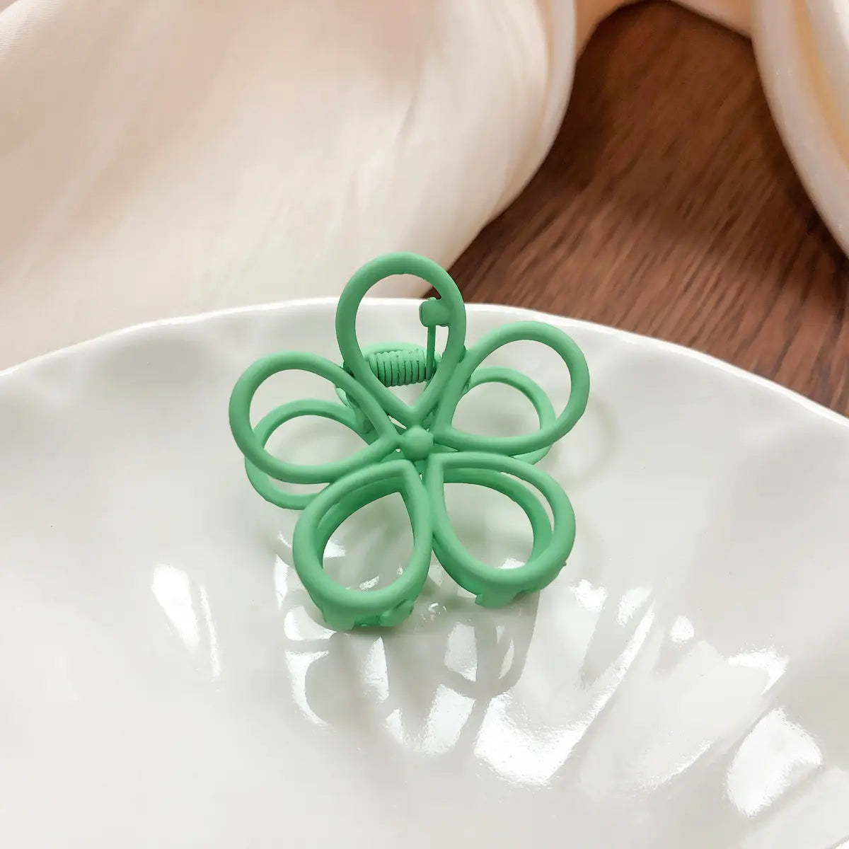 Metal tight flower hair claws