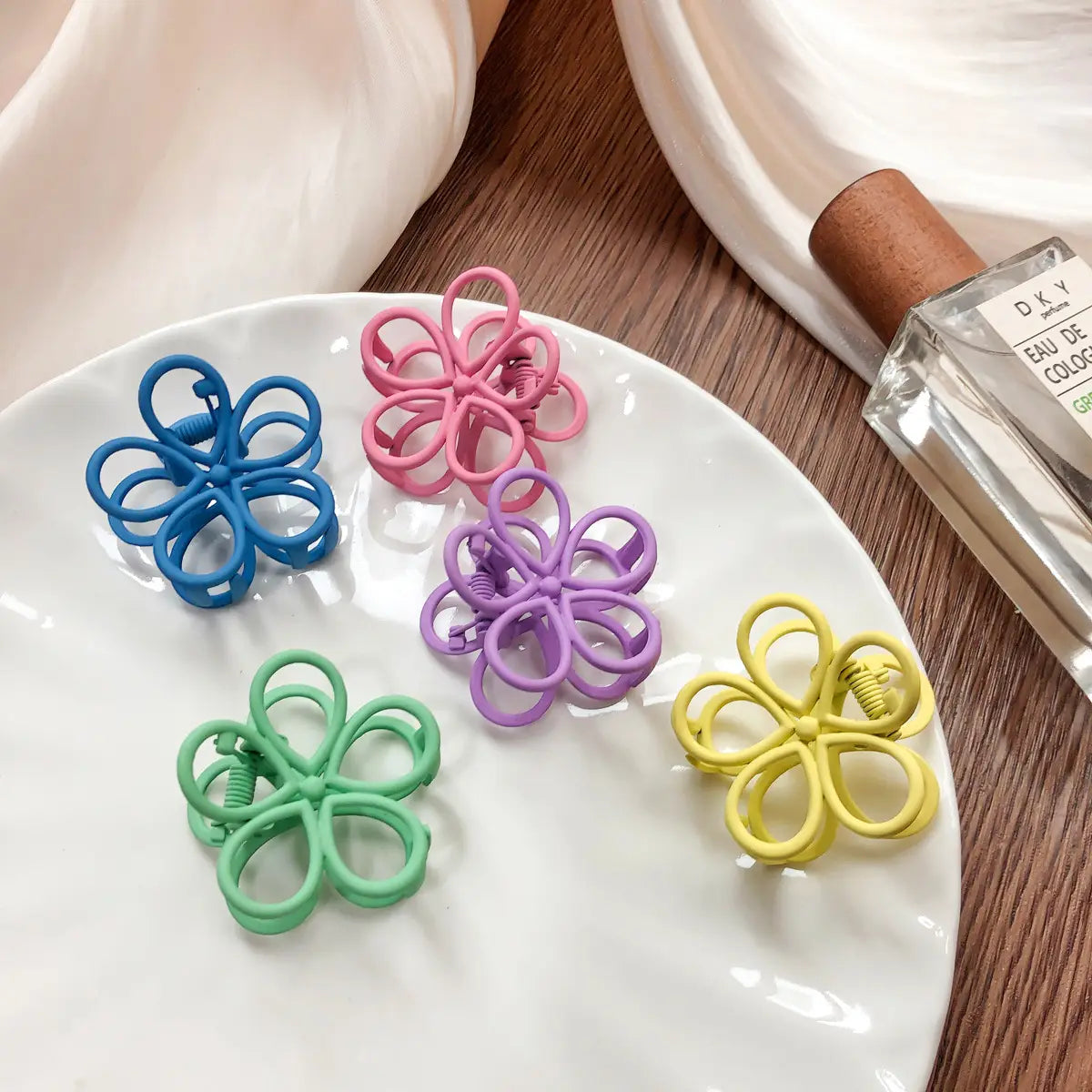 Metal tight flower hair claws